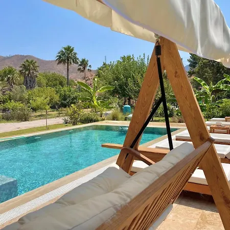 Big With Pool In Μαρμαρίς